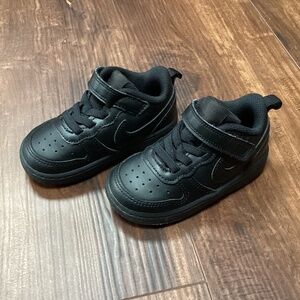 Nike Court Borough - toddler size 6C